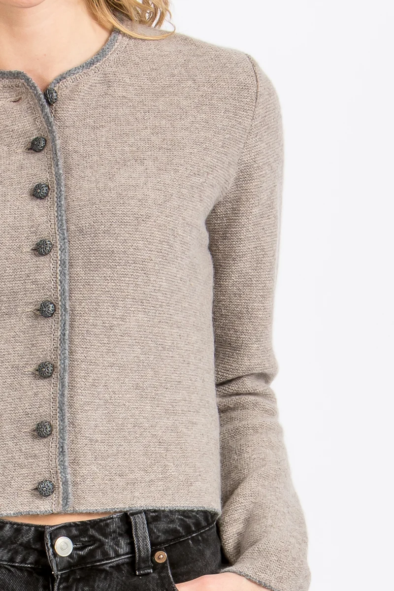 Almliebe Strickjacke Lachsfeld lehm/grau