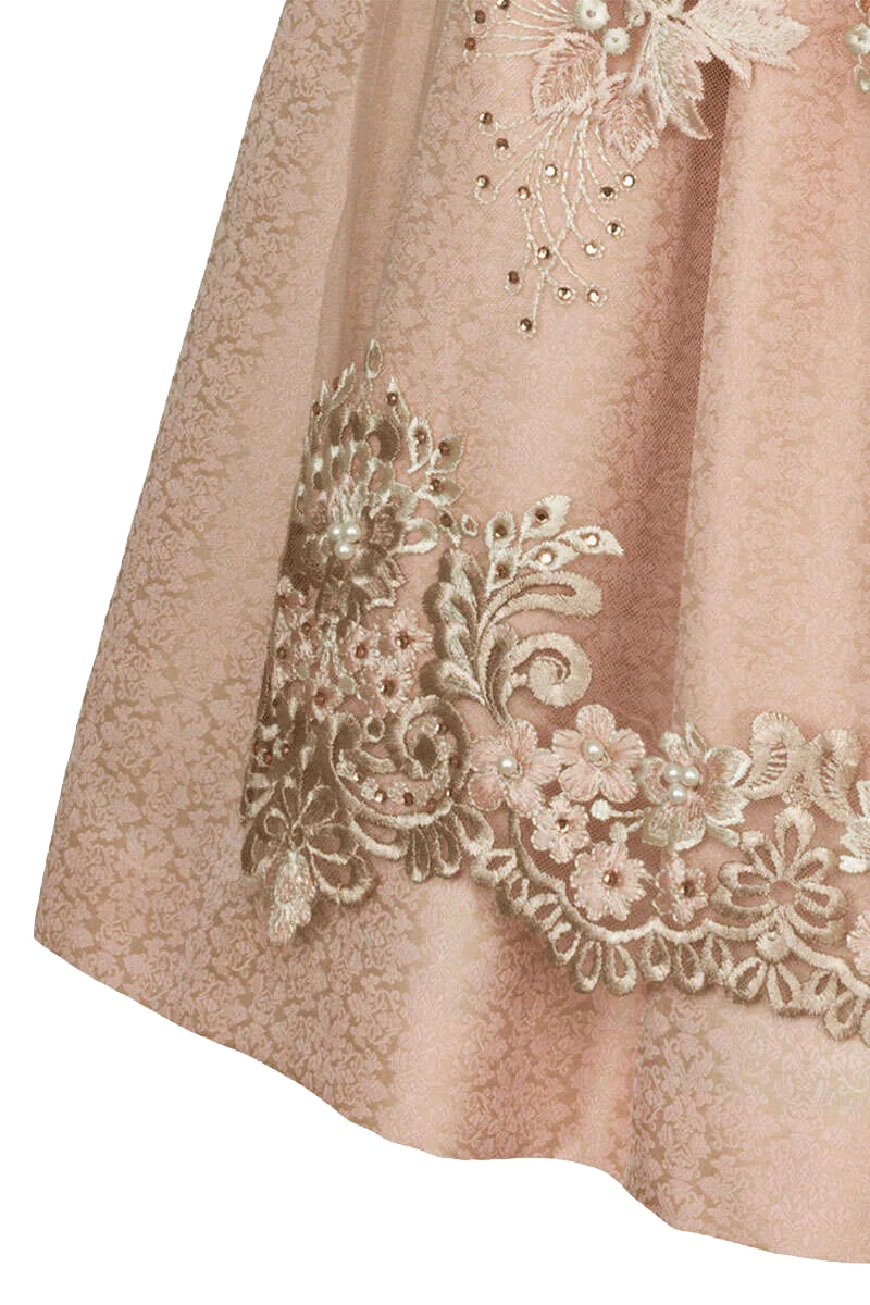 Mini-Dirndl mit Paillettenschürze