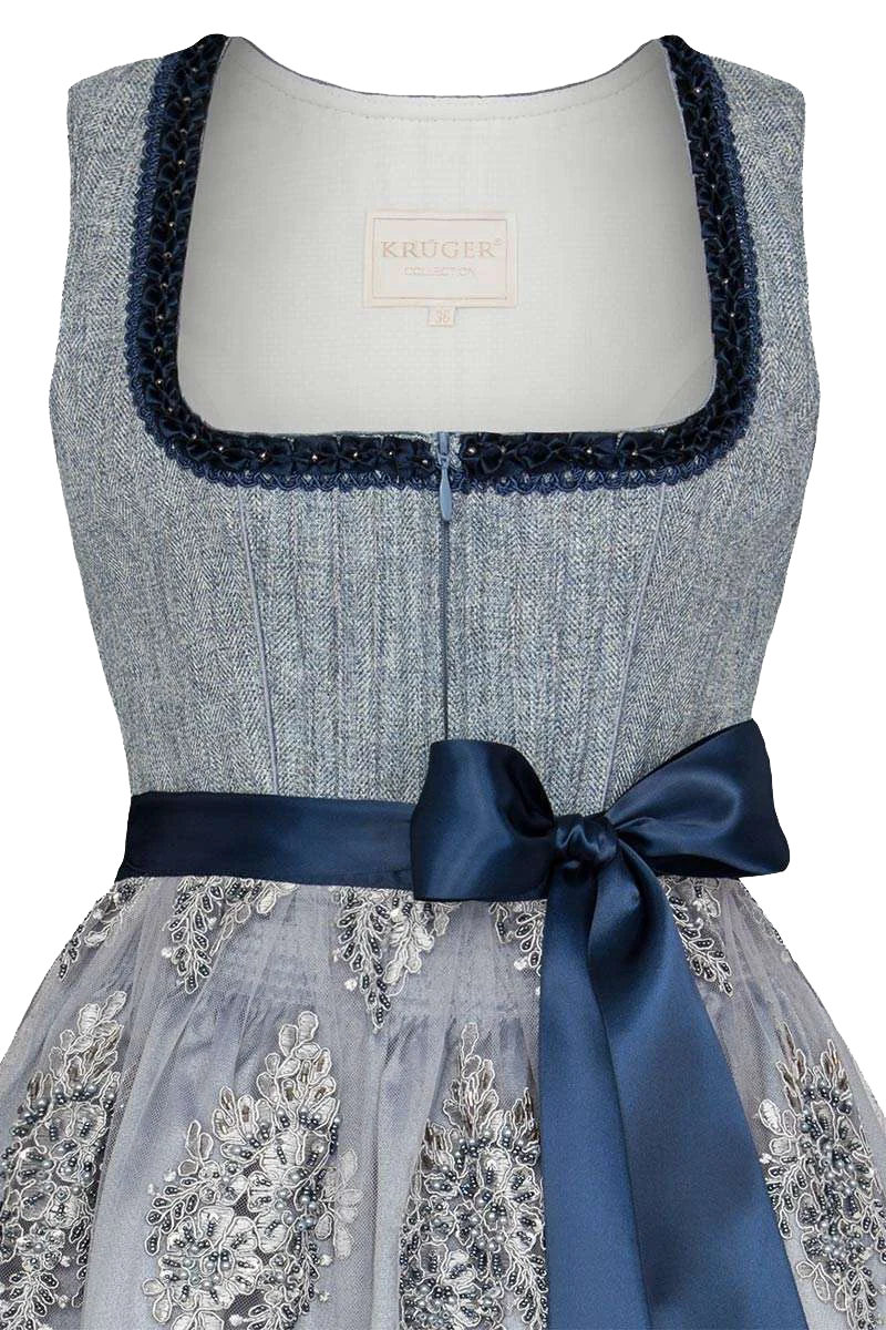 Mini Dirndl mit bestickter Spitzenschürze
