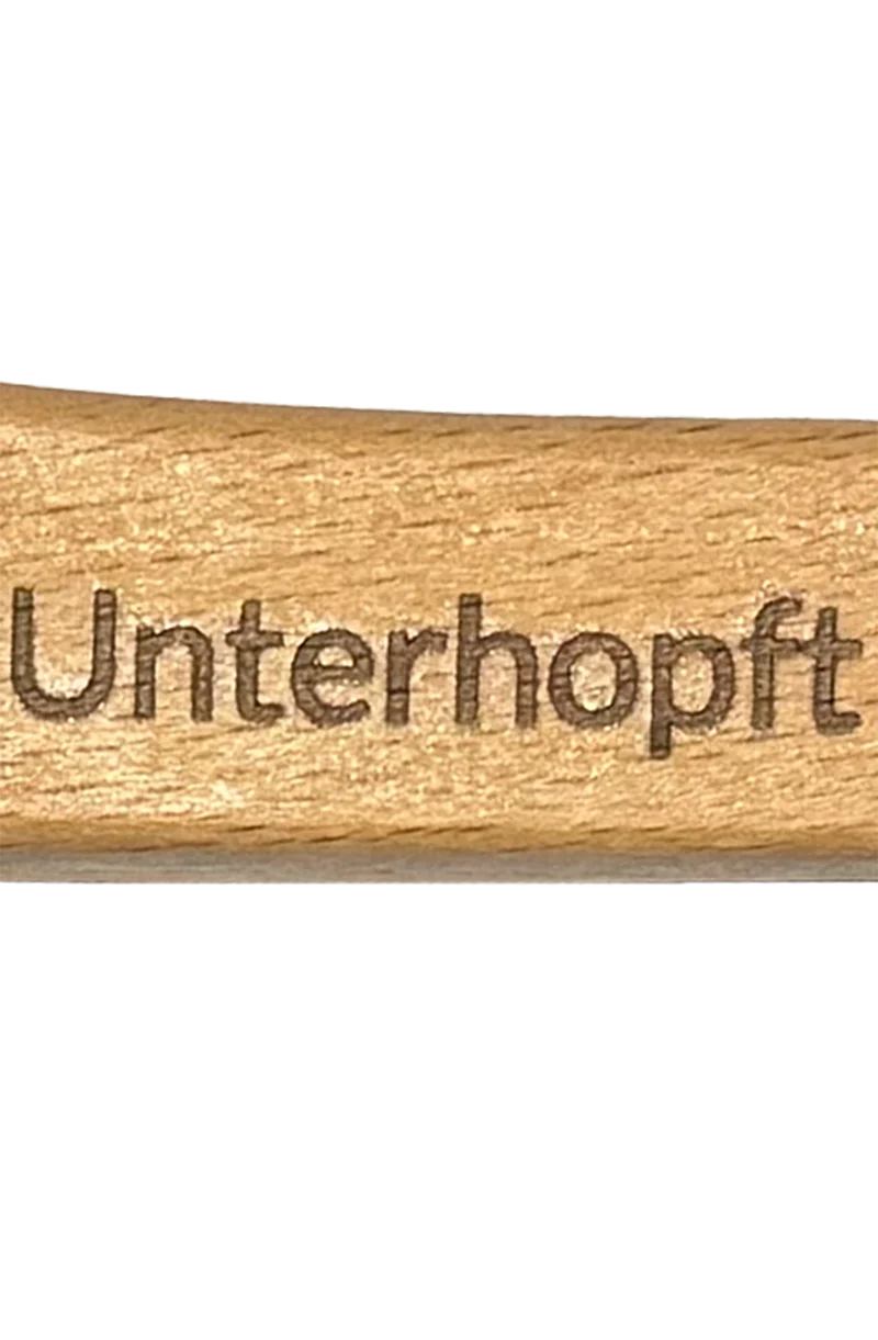 Flaschenöffner aus Holz mit Gravur - unterhopft