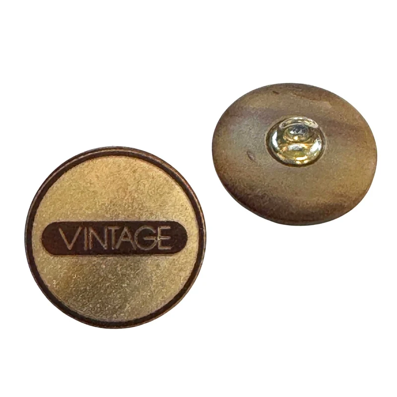 Ösenknopf Vintage Schriftzug Braun – Kunststoffknopf KBR-4