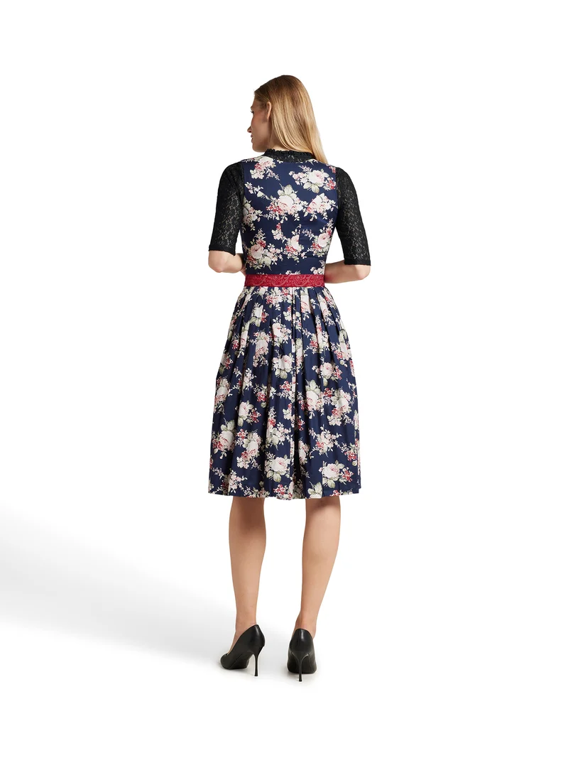 Dirndlbluse aus Spitzenstoff