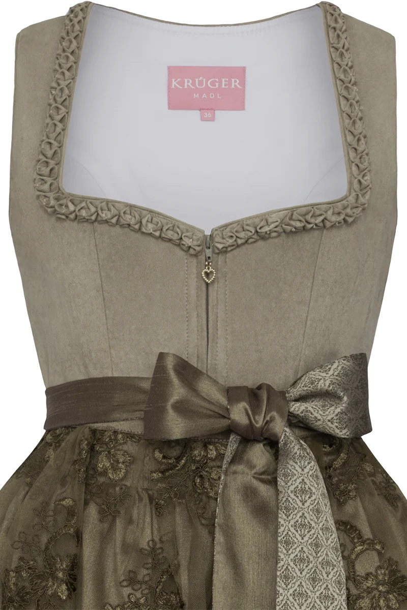 Mini-Samtdirndl mit Froschgroscherlrüschen