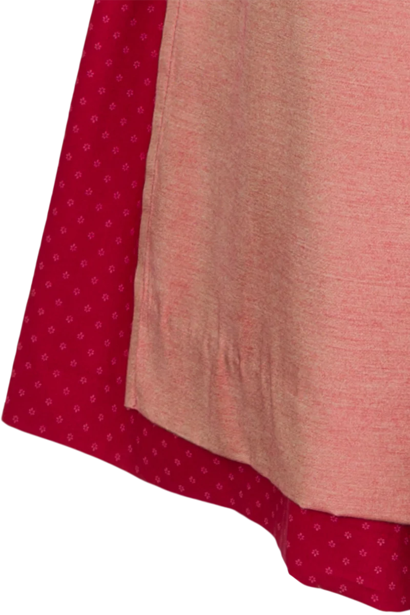 Langes Dirndl mit Leinenmieder und Herzausschnitt