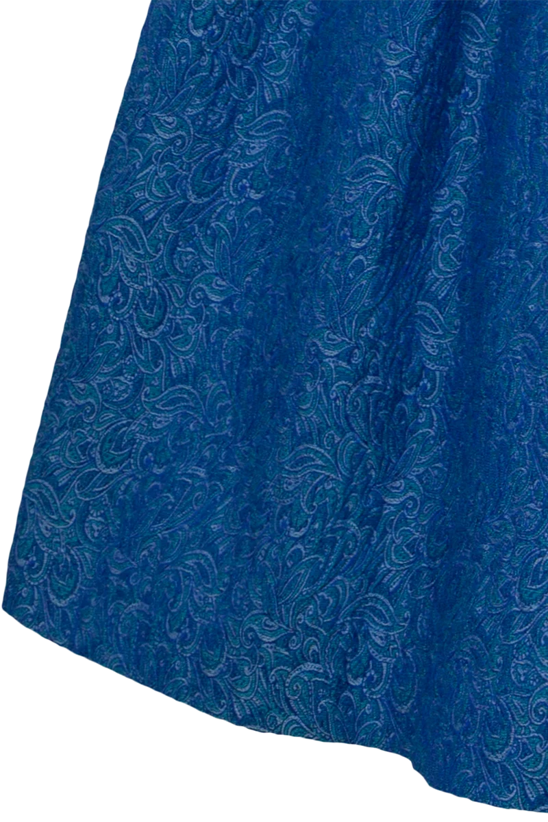 Dirndl in Midilänge mit Herzausschnitt
