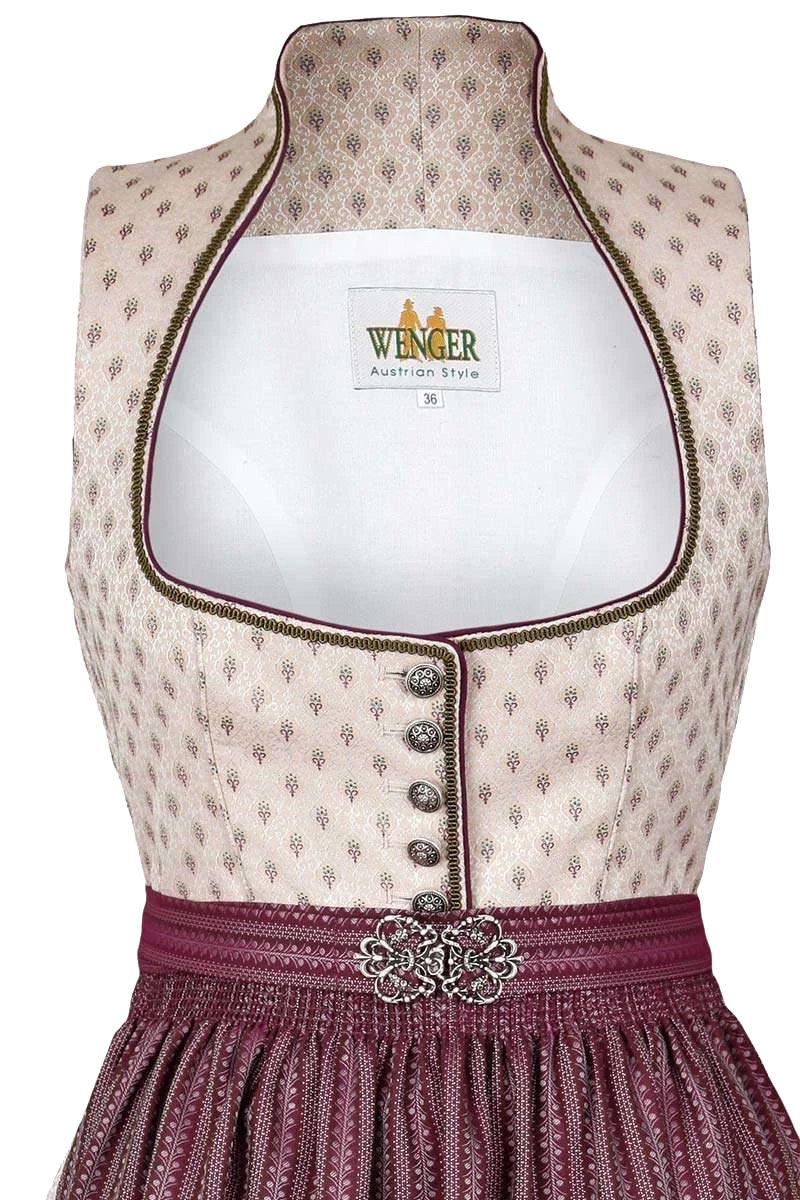 Dirndl mit Schürzenbrosche