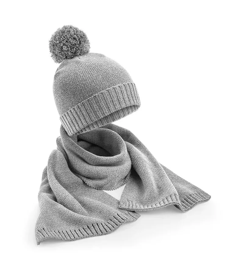 Strickmütze und Schal Set für kalte Tage
