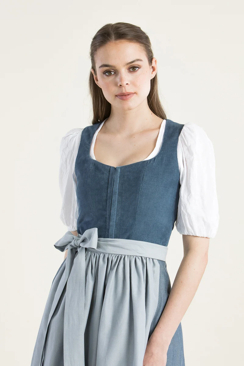 Almliebe Dirndl Cordula hellblau