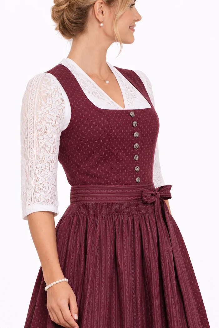 Dirndl aus Baumwolle mit Streifenschürze