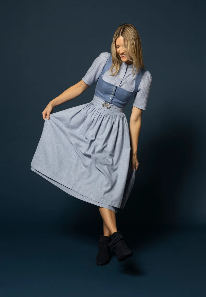 Dirndl mit gestreiftem Rock und Leinenoberteil
