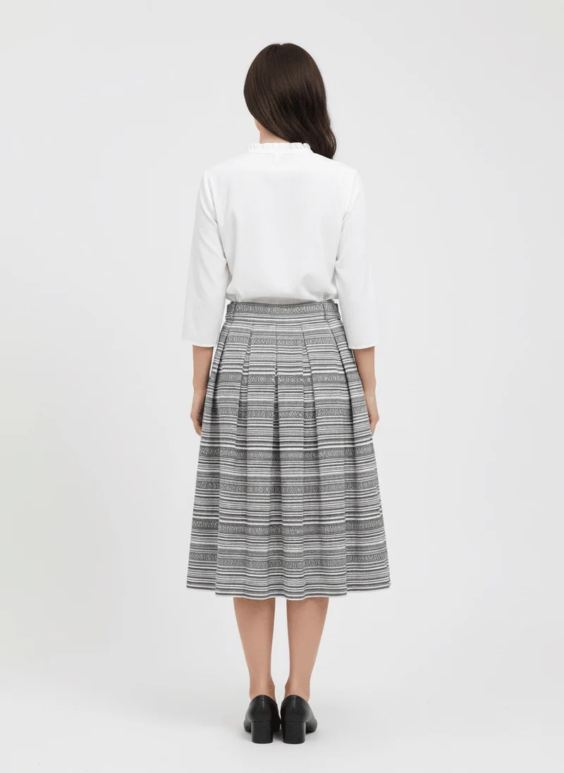 Bluse mit Rüsche im Ausschnitt