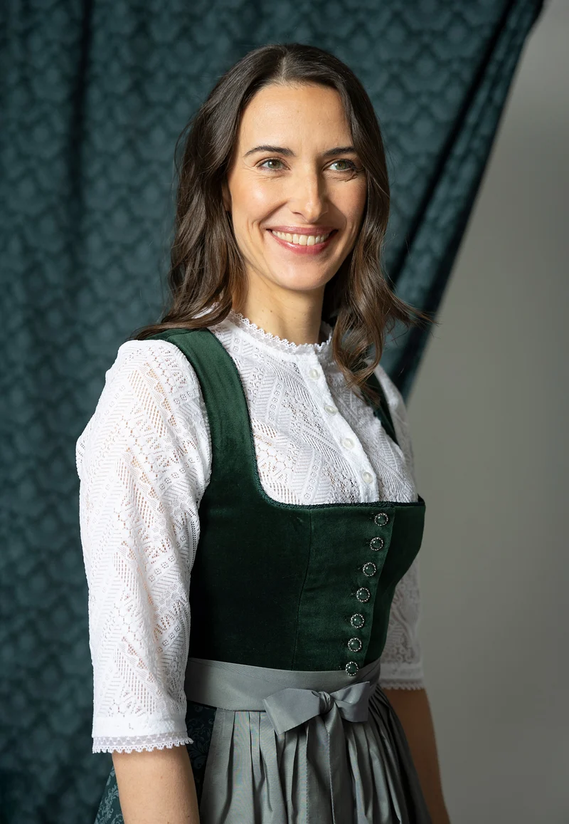 Spitzen-Dirndlbluse hochgeschlossen
