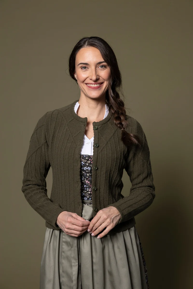 Blumendirndl mit einfarbiger Schürze