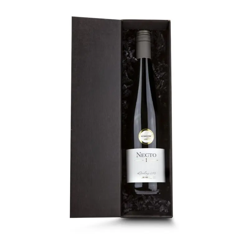 Elegantes Geschenkset: Weißwein im schwarzen Karton – Stilvoll und raffiniert