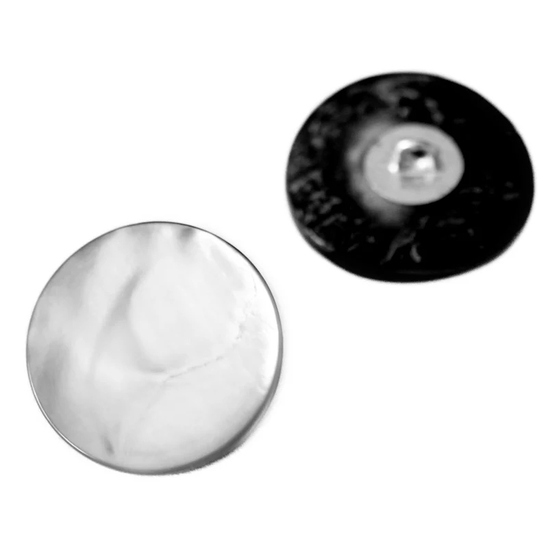 Perlmuttknopf Natur Grau Öse – PL-GR-203-815-3