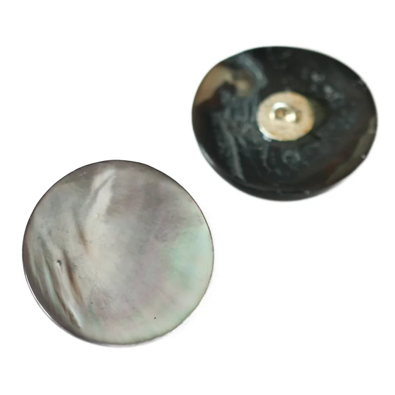 Perlmuttknopf Natur Grau Öse – PL-GR-203-815-2