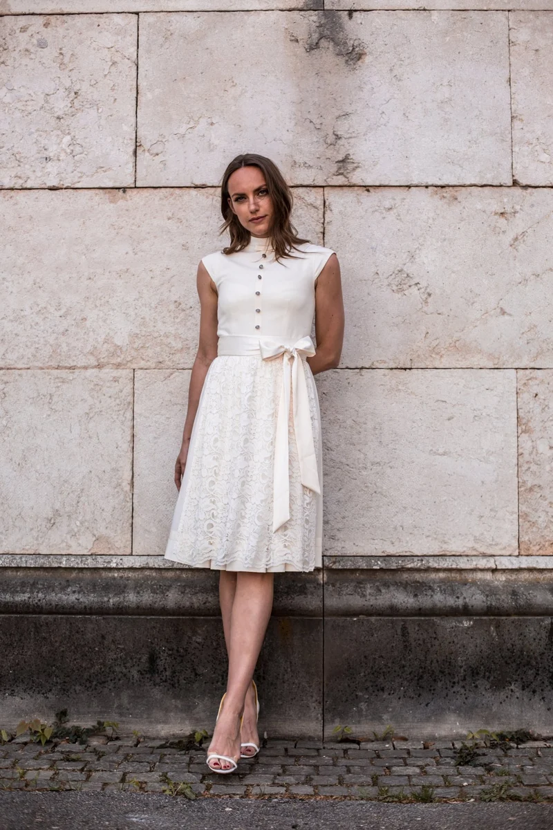 HOCHZEITSDIRNDL LACE AND BOW CREME