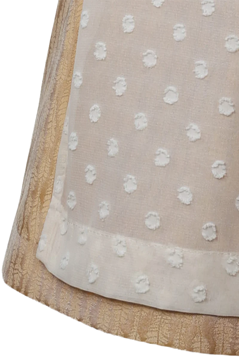 Mittellanges Dirndl mit Samtoberteil und Punkte-Schürze