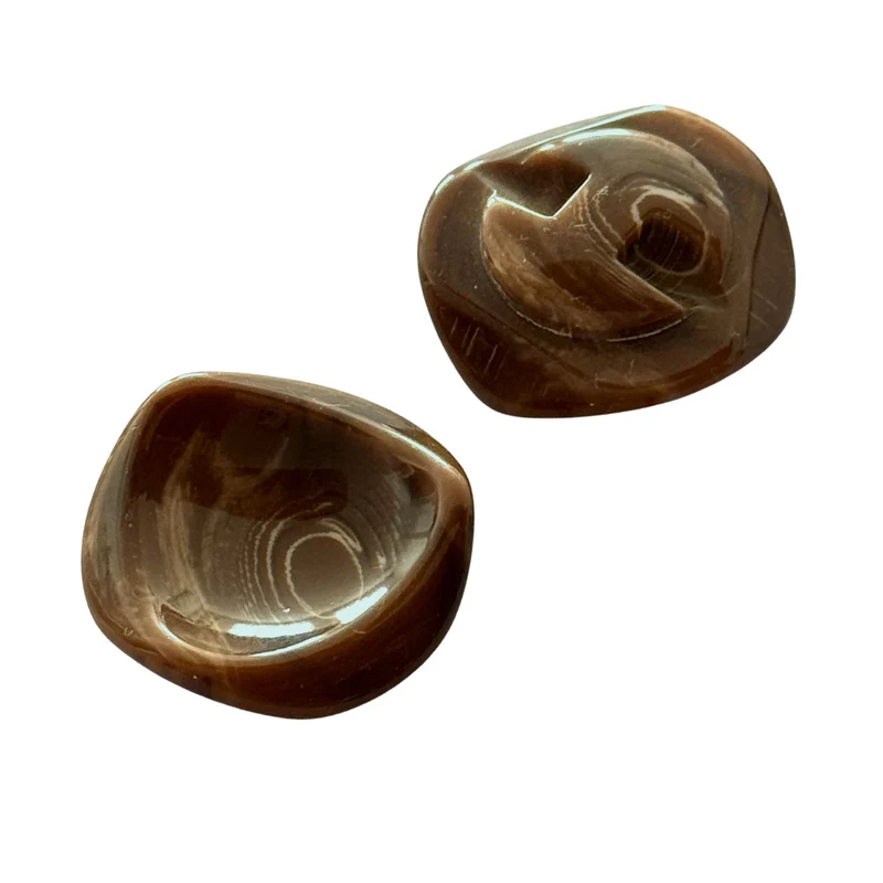 Beige-Brauner Knopf – Hornimitat für Mantel & Jacke